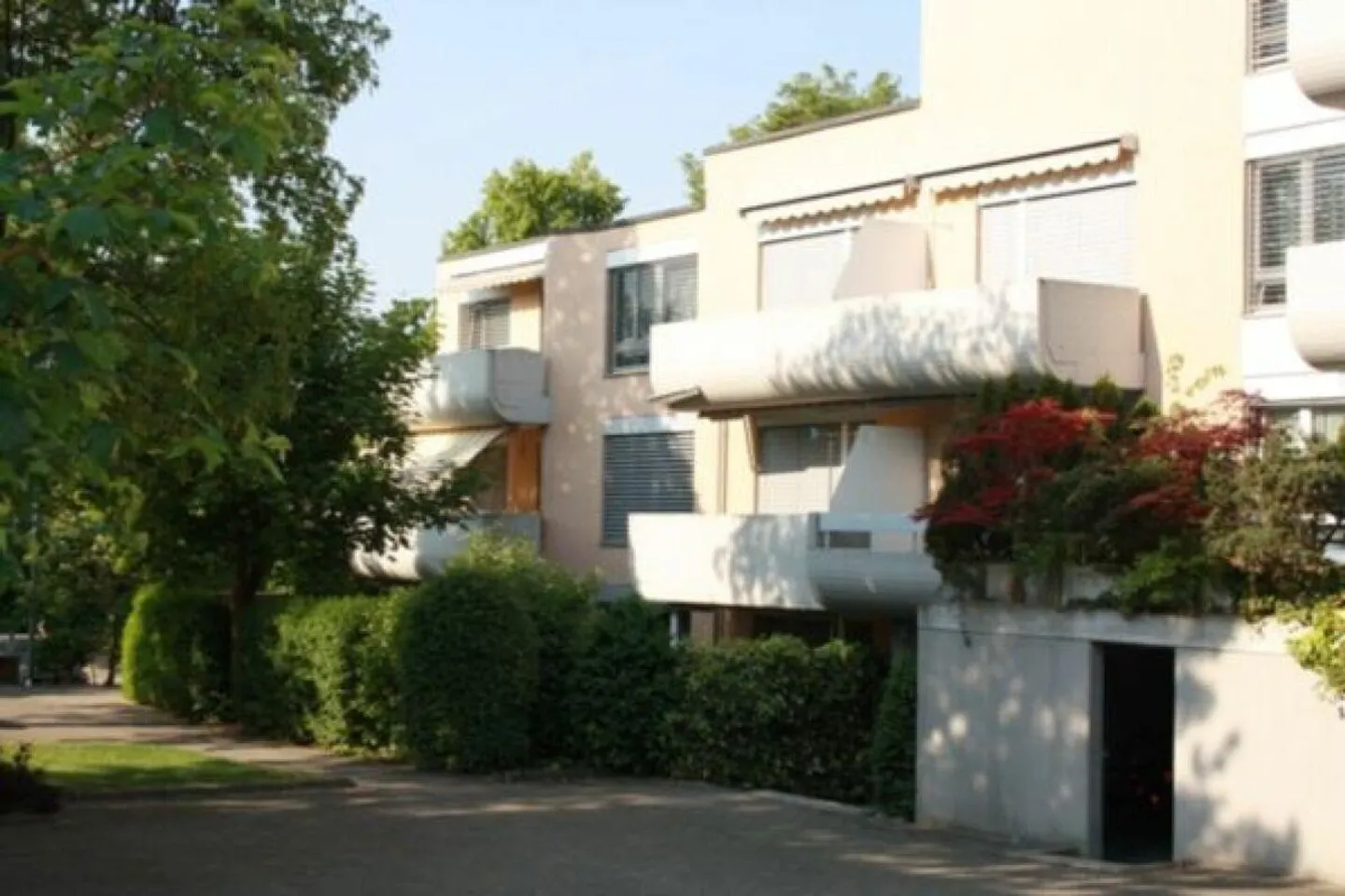 Appartement calme de 4,5 pièces avec 2 balcons - Photo 2 sur 12
