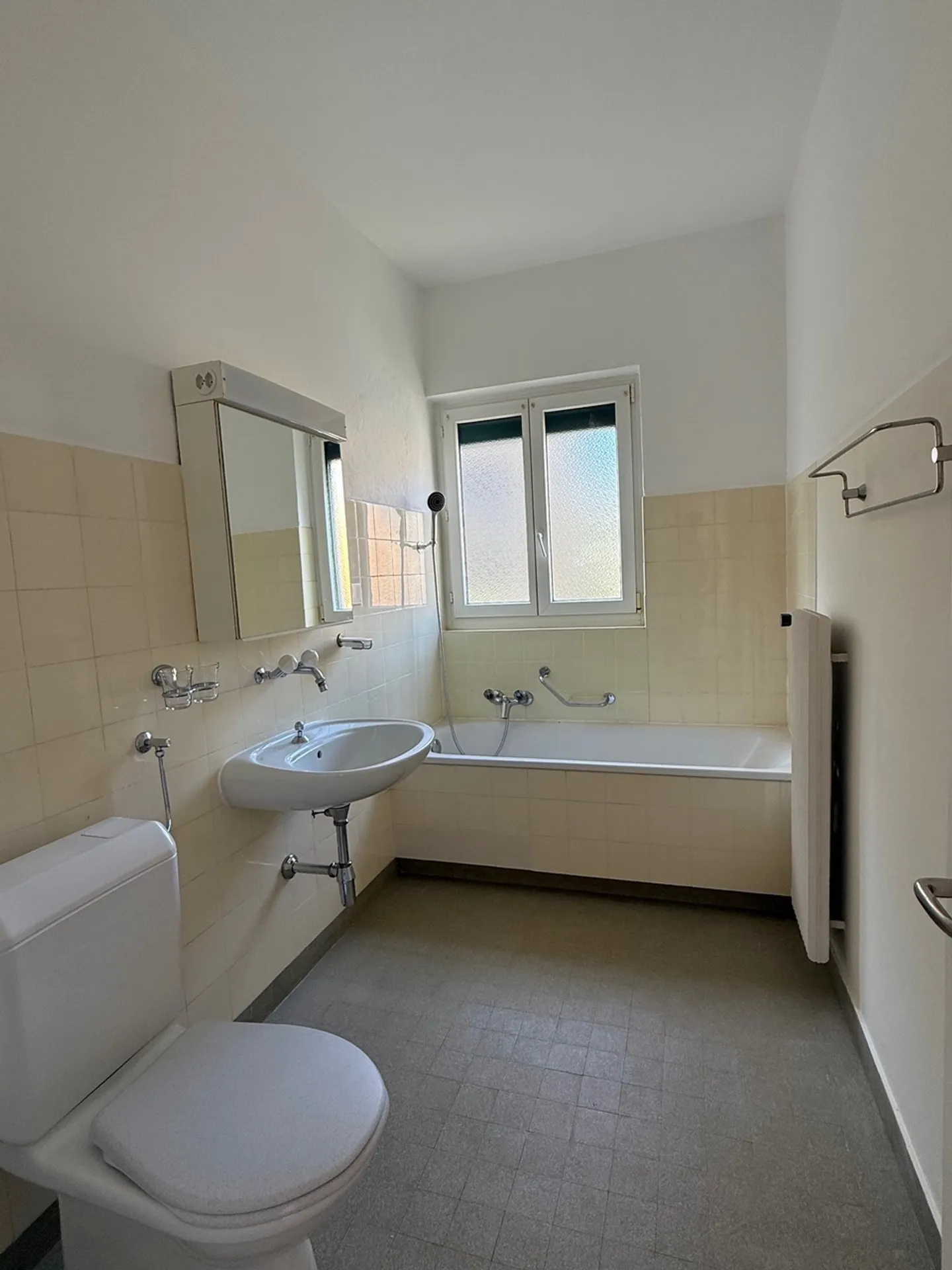 Appartamento confortevole 4 stanze in zona tranquilla - Foto 14 di 14