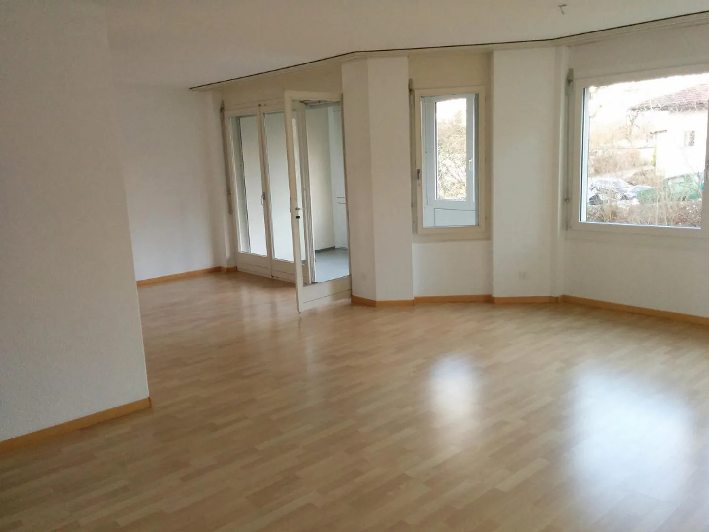 Appartement spacieux de 4,5 pièces à Seon, limité jusqu'au 30 septembre 2027 - Photo 2 sur 6