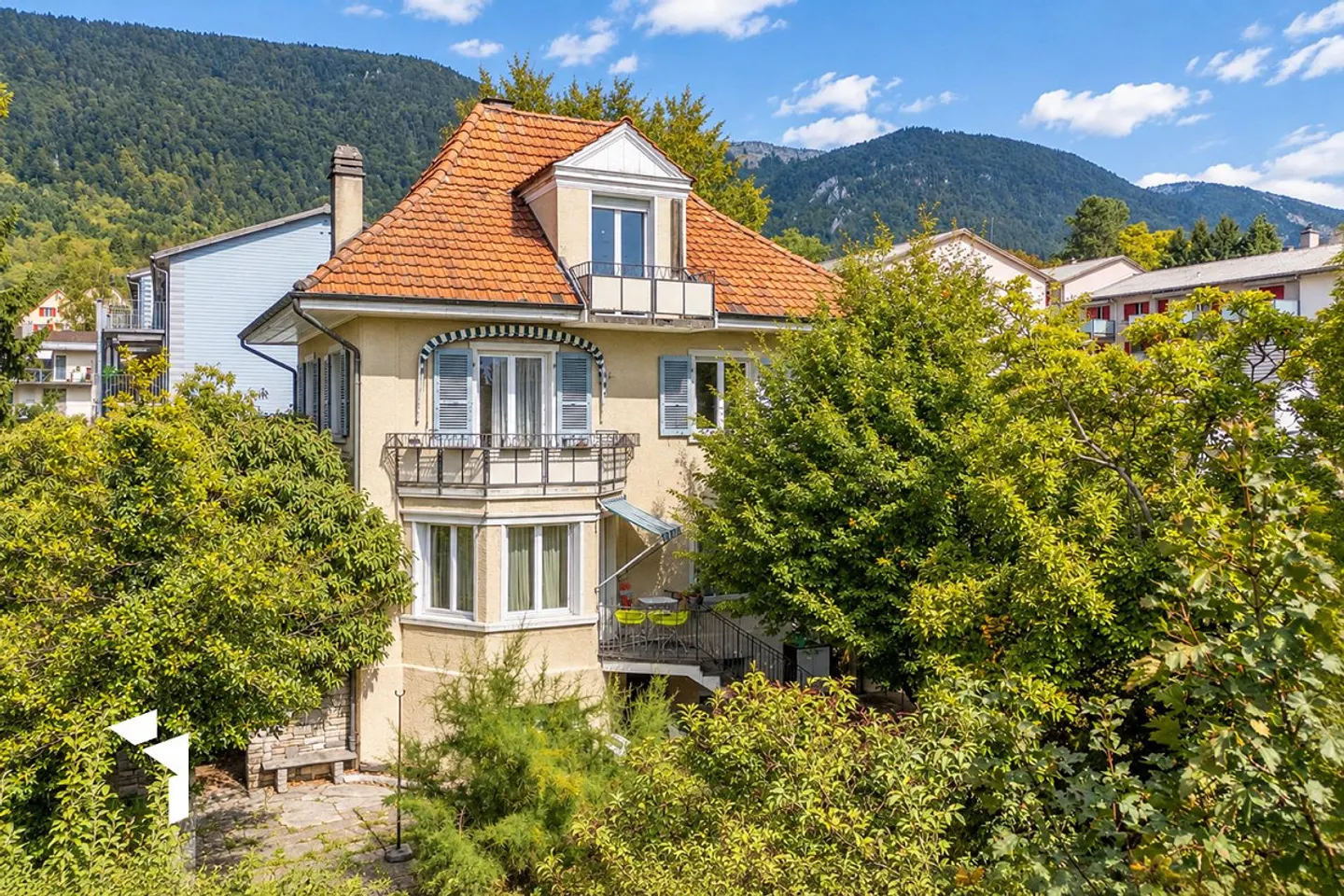 Fehr Real Estate - Charming 2-Generation House with Large Surroundings - Photo 1 of 13