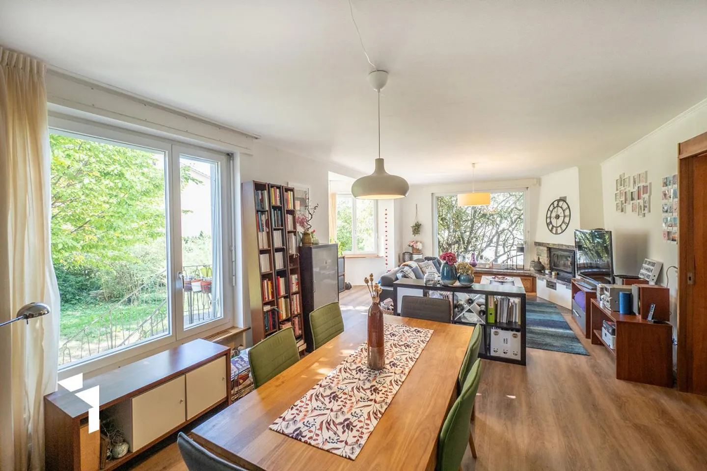 Fehr Real Estate - Charming 2-Generation House with Large Surroundings - Photo 2 of 13