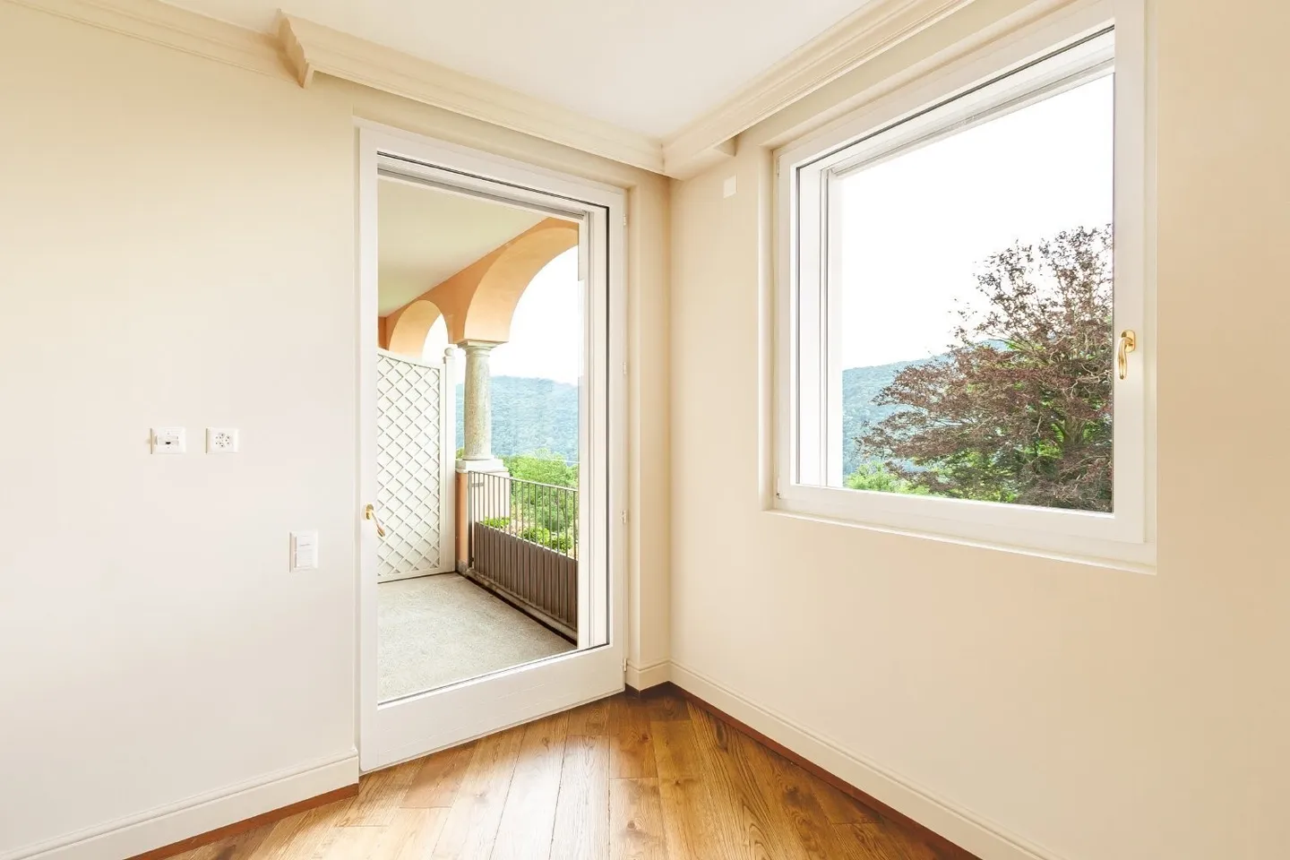 COLLINA D'ORO-AGRA - Luxurious 276 sqm apartment with large loggia and lake view (Ref. 303) - Photo 6 of 18