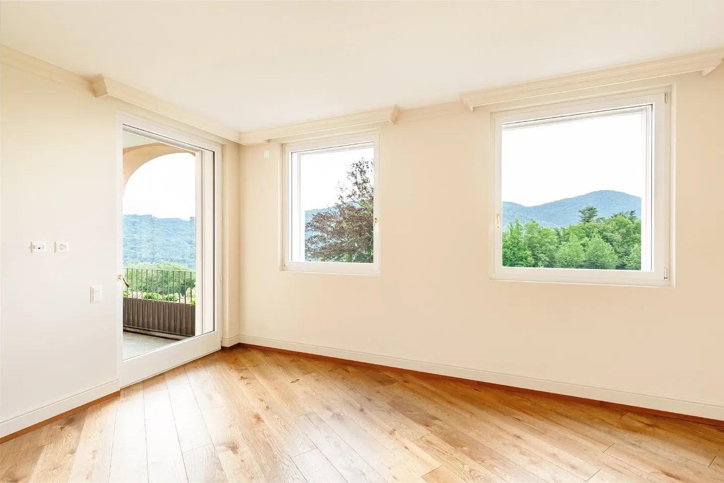 COLLINA D'ORO-AGRA - Luxurious 276 sqm apartment with large loggia and lake view (Ref. 303) - Photo 7 of 18