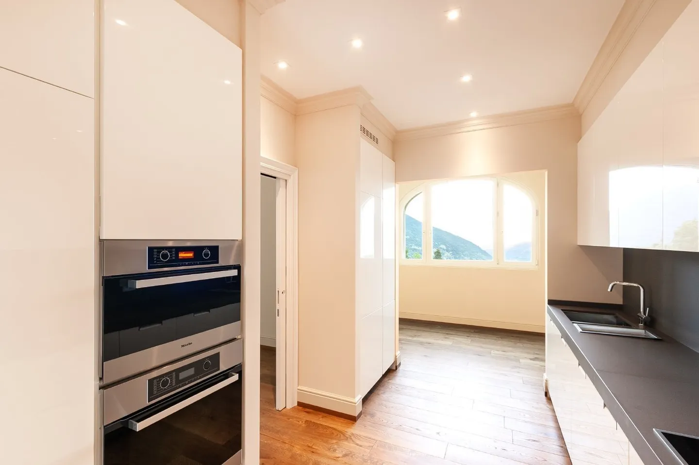 COLLINA D'ORO-AGRA - Luxurious 276 sqm apartment with large loggia and lake view (Ref. 303) - Photo 10 of 18