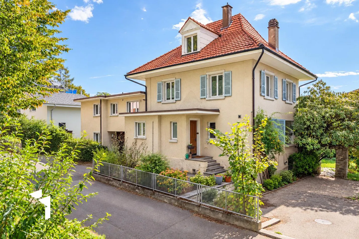 Fehr Real Estate - Charming 2-Generation House with Large Surroundings - Photo 12 of 13