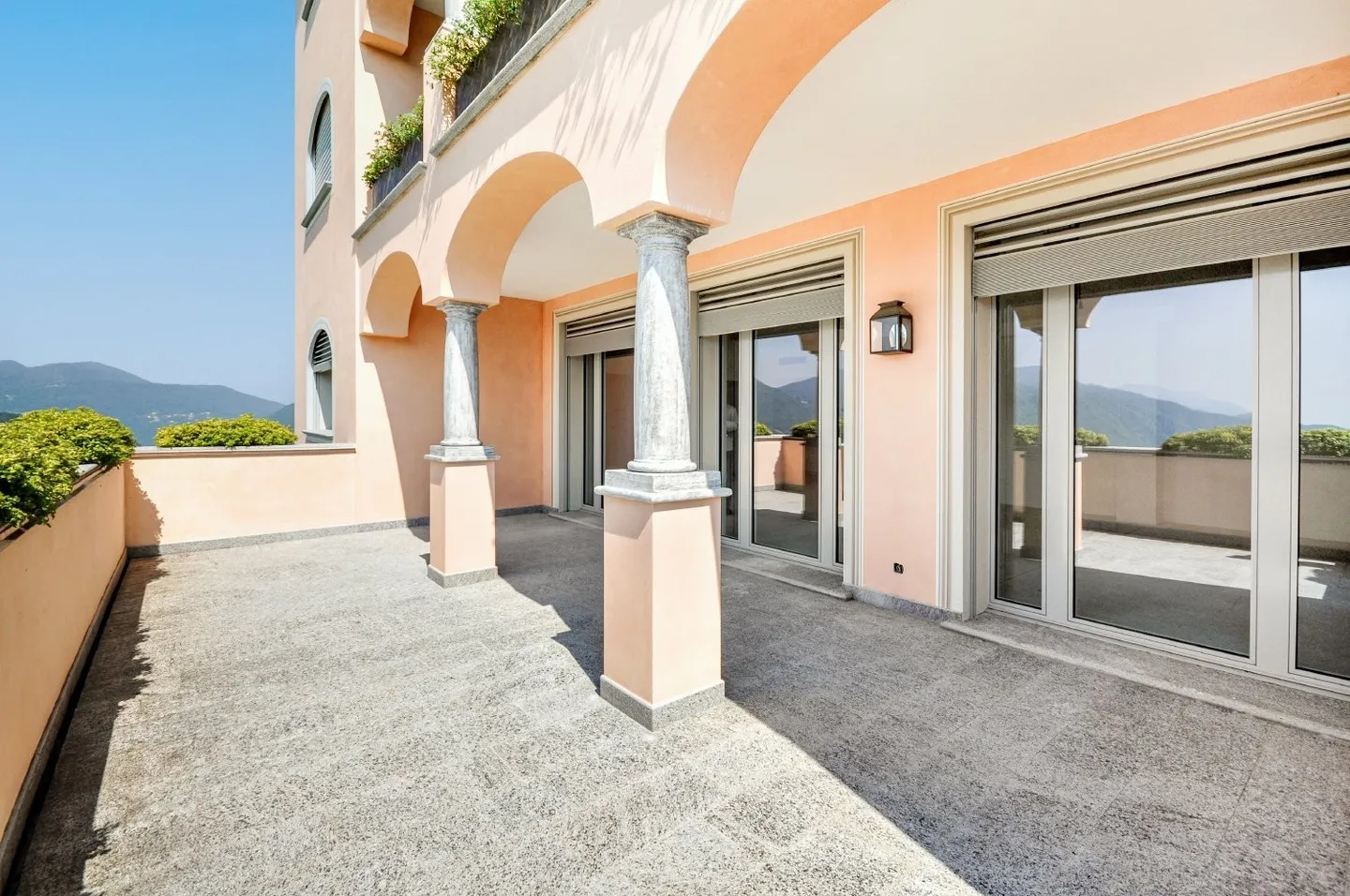 COLLINA D'ORO-AGRA - Luxurious 276 sqm apartment with large loggia and lake view (Ref. 303) - Photo 11 of 18