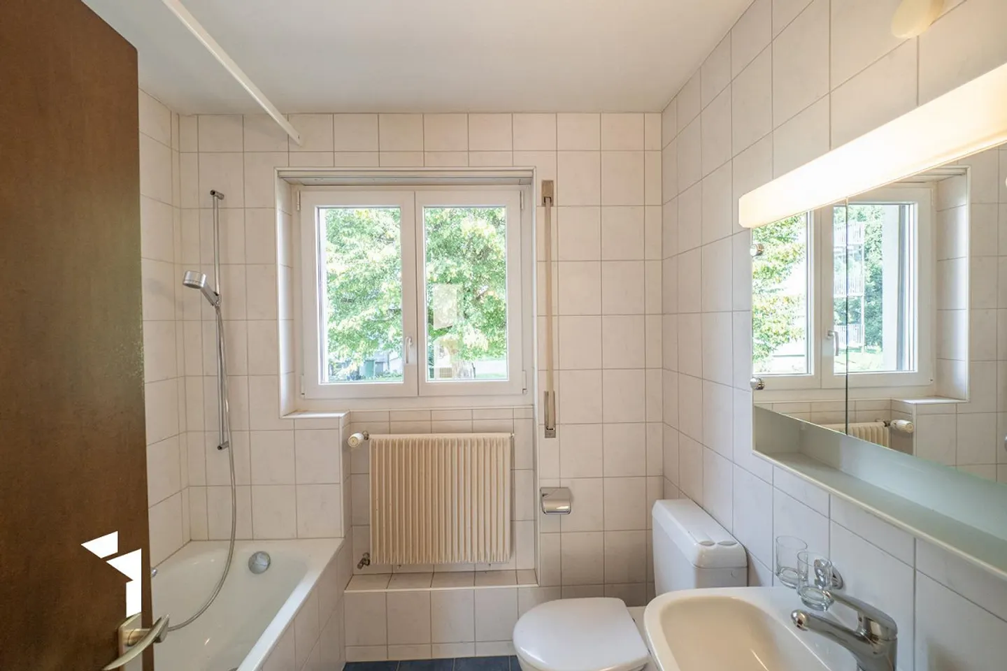 Fehr Real Estate - Charming 2-Generation House with Large Surroundings - Photo 11 of 13