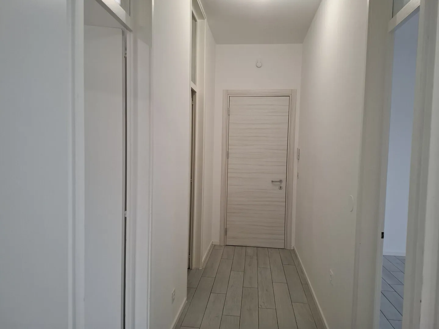 2.5-ROOM APARTMENT A FEW STEPS FROM THE CENTER - Photo 5 of 6