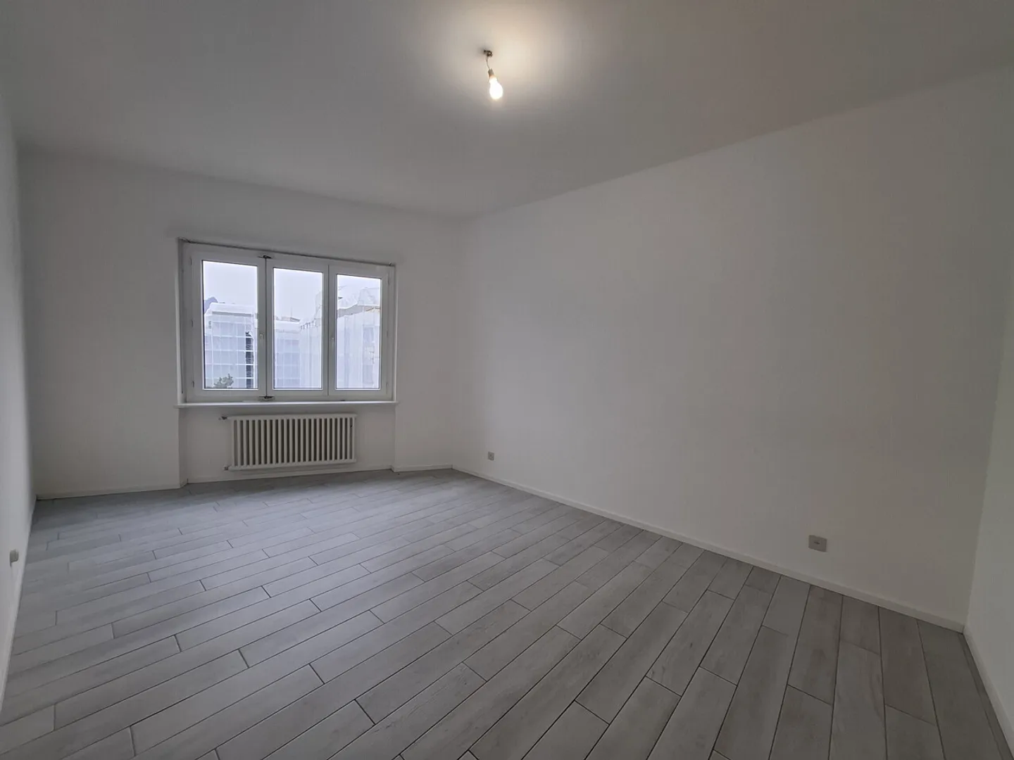 2.5-ROOM APARTMENT A FEW STEPS FROM THE CENTER - Photo 3 of 6