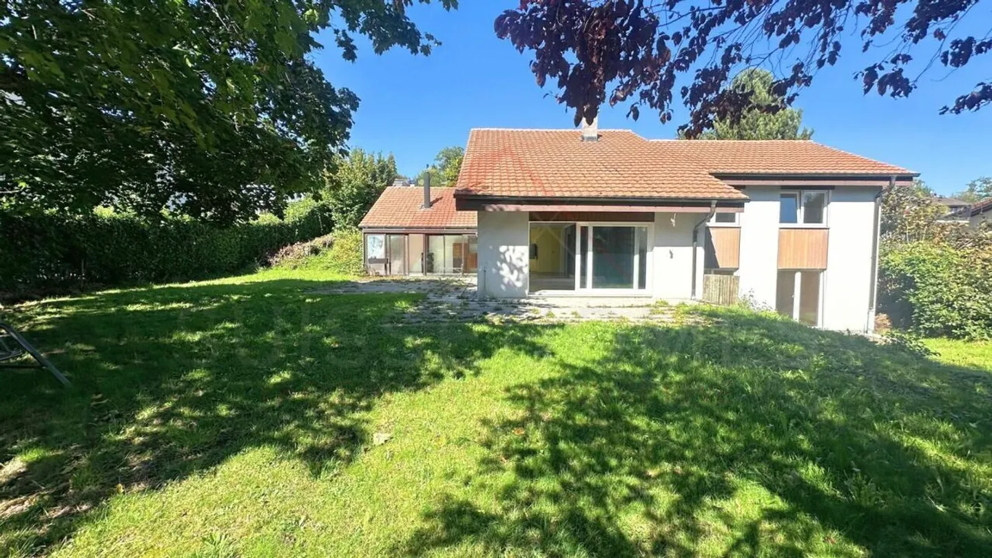 Villa familiare spaziosa con 6 camere e giardino soleggiato - Le Mouret - Foto 4 di 4