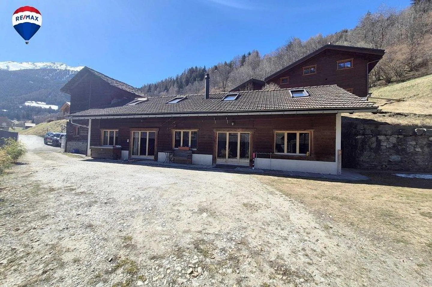 Mayen transformé en appartements et garage. - Photo 2 sur 13