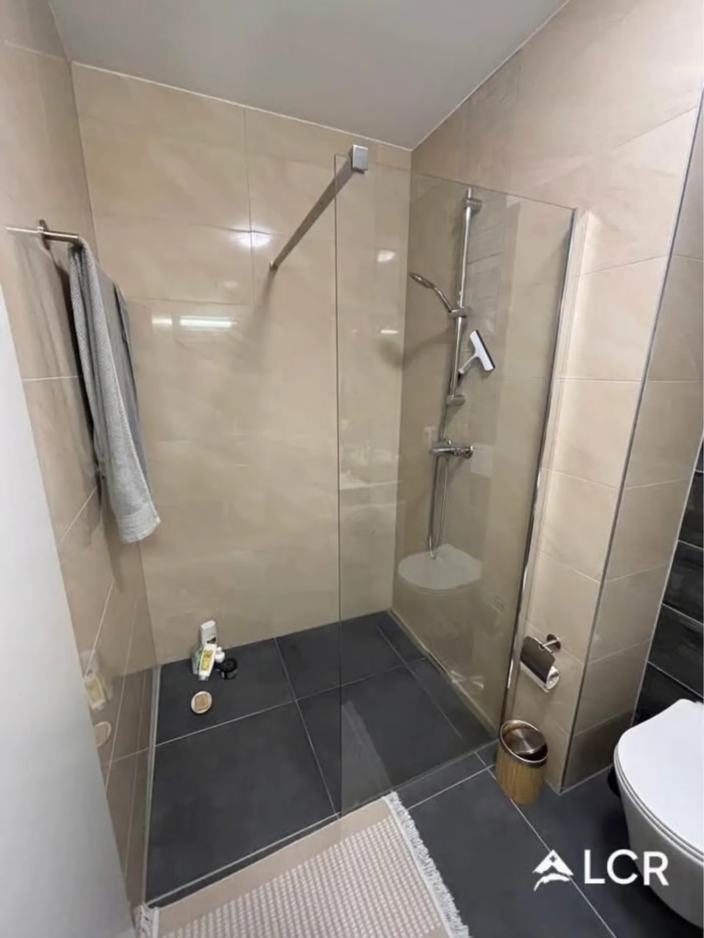 Magnifique Appartement neuf de 4.5P / 3 CHB / 1 SDB / 1 place de parc - Photo 8 of 13