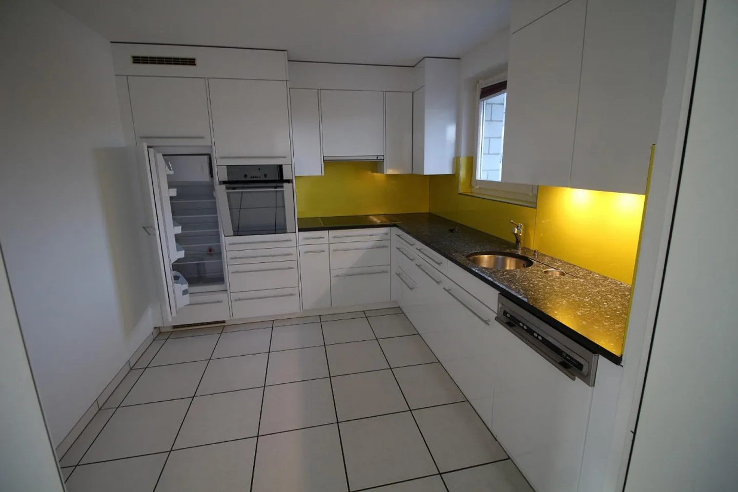 Geräumige Wohnung mit Terrasse - Foto 4 von 13