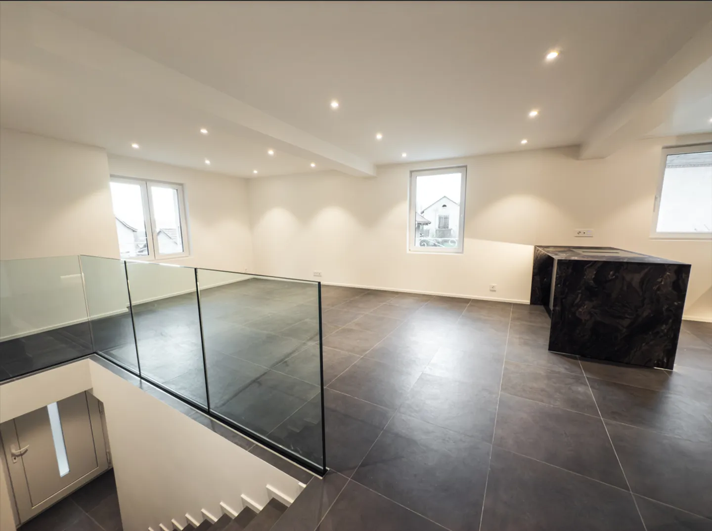 SUPERBO EDIFICIO DI DUE APPARTAMENTI A 2 PASSI DAL LAGO - Foto 3 di 16