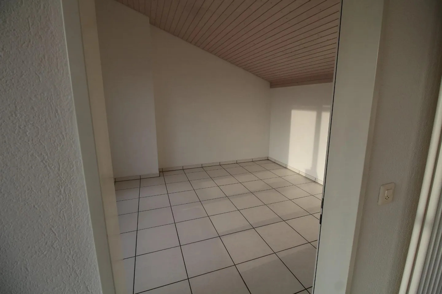 Geräumige Wohnung mit Terrasse - Foto 6 von 13