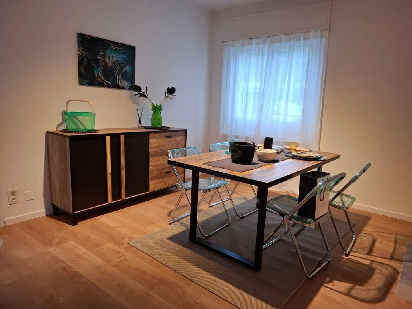 À LOUER APPARTEMENT 3.5 PIÈCES ENTIÈREMENT MEUBLÉ - Photo 3 sur 4
