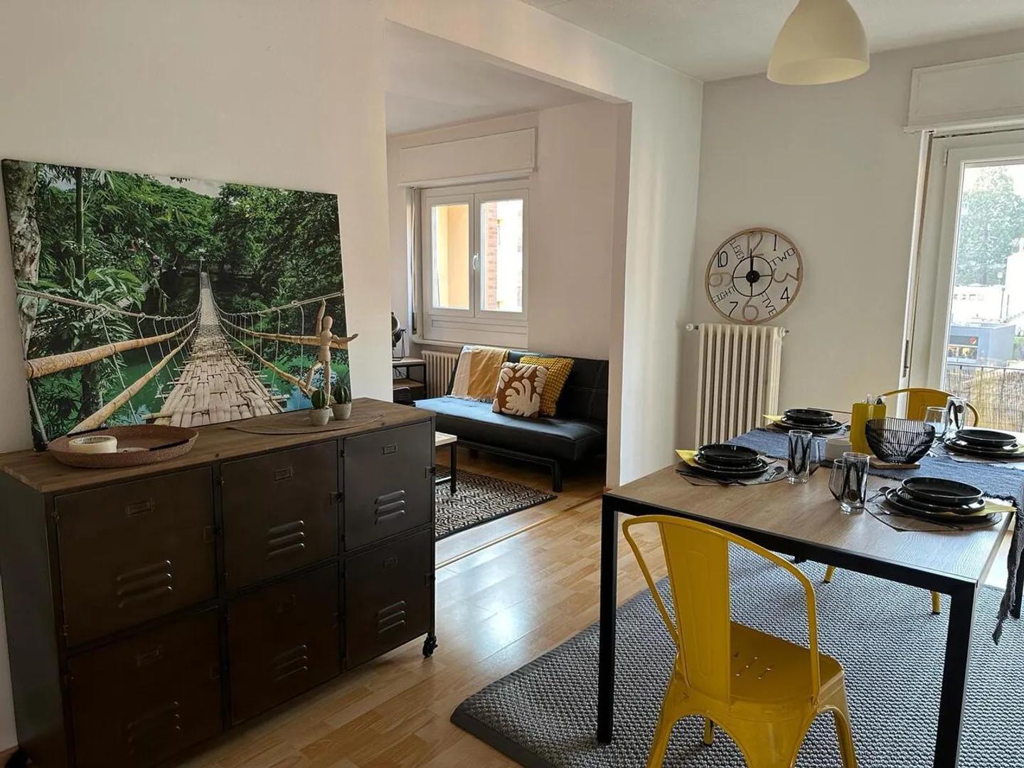 À LOUER APPARTEMENT 3.5 PIÈCES ENTIÈREMENT MEUBLÉ - Photo 1 sur 4