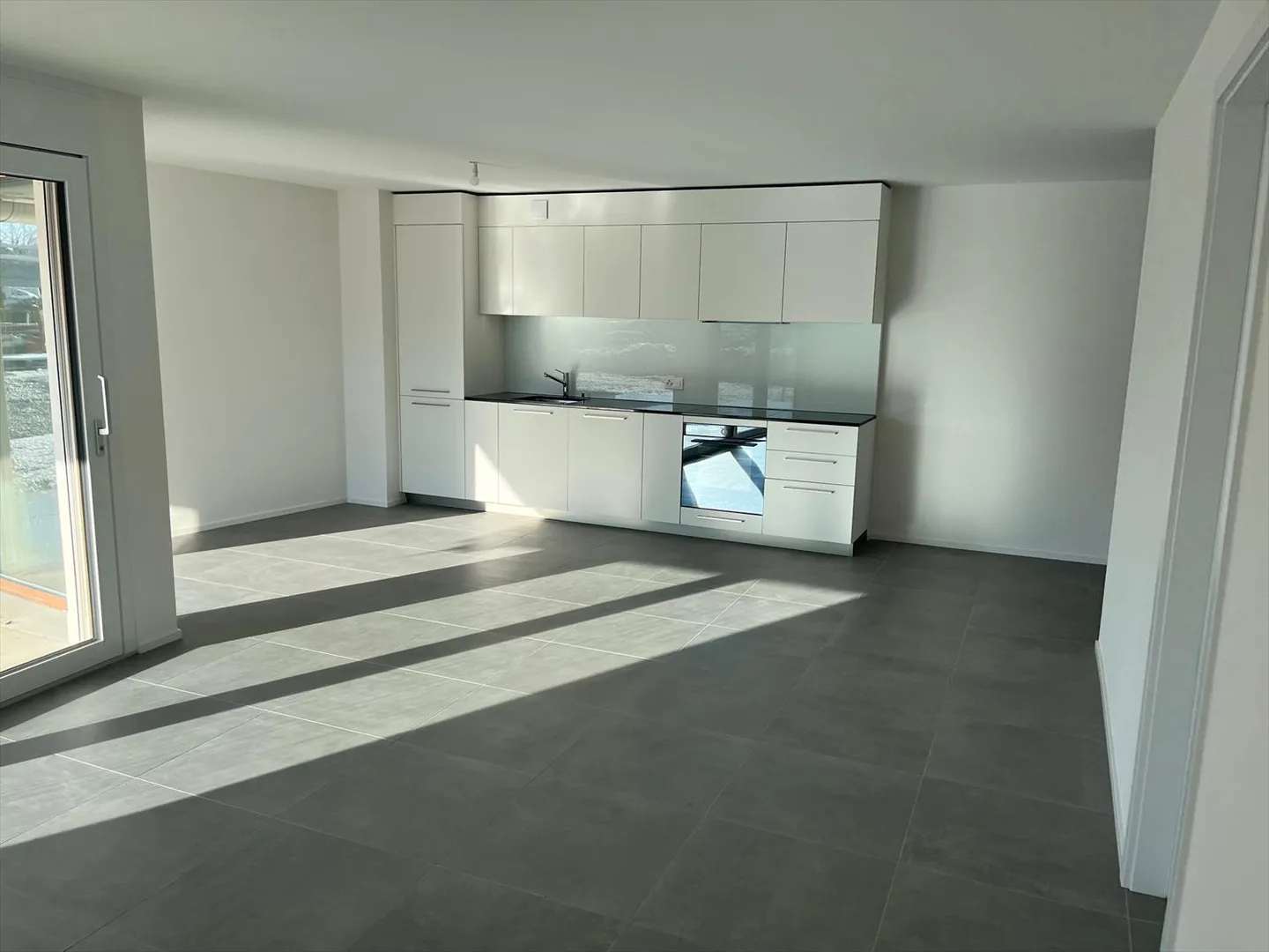 05467 - Appart. 2.5 PCES (C4.A3.0.33) - CHAMP-DE-LUNE 2 - ESTAVAYER-LE-LAC - Foto 1 von 6