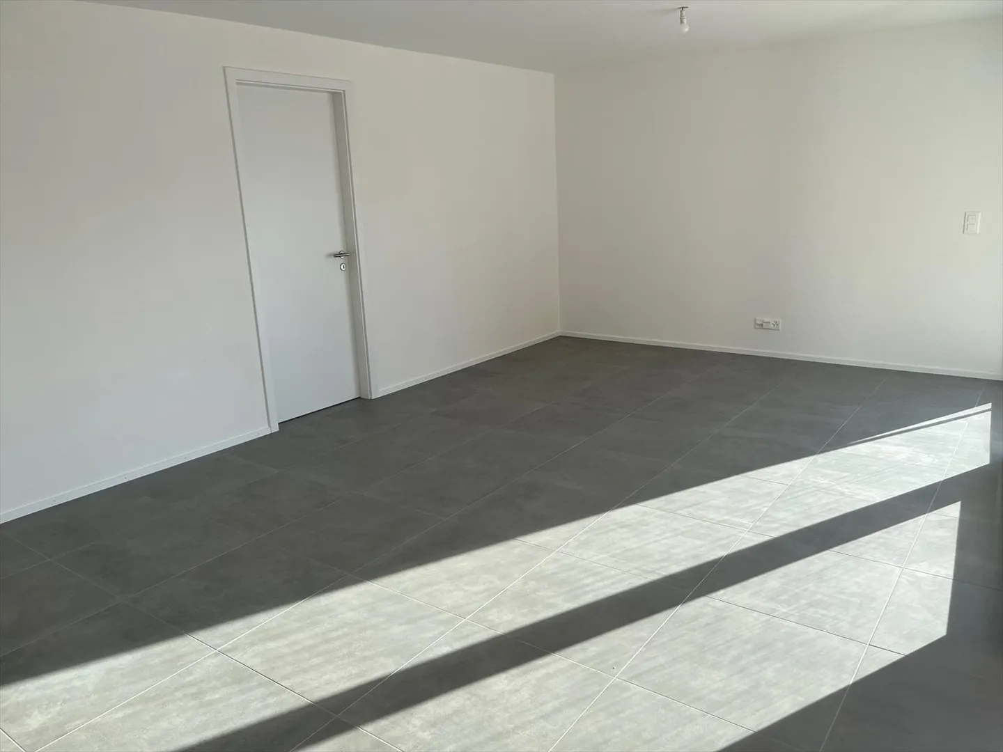 05467 - Appart. 2.5 PCES (C4.A3.0.33) - CHAMP-DE-LUNE 2 - ESTAVAYER-LE-LAC - Foto 4 von 6