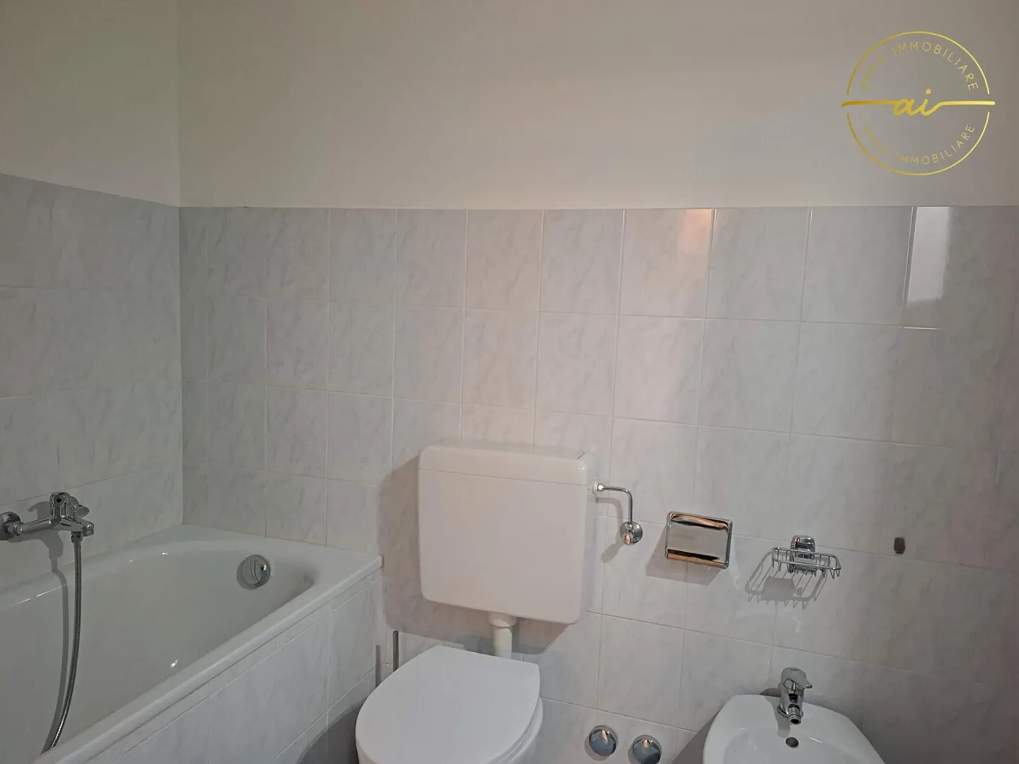 2.5-ROOM APARTMENT A FEW STEPS FROM THE CENTER - Photo 4 of 5