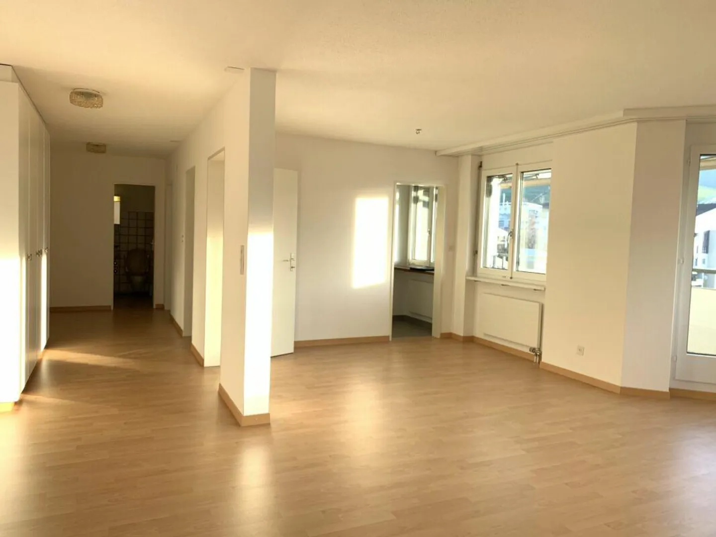 Helle Wohnung mit Balkon - Foto 4 von 6
