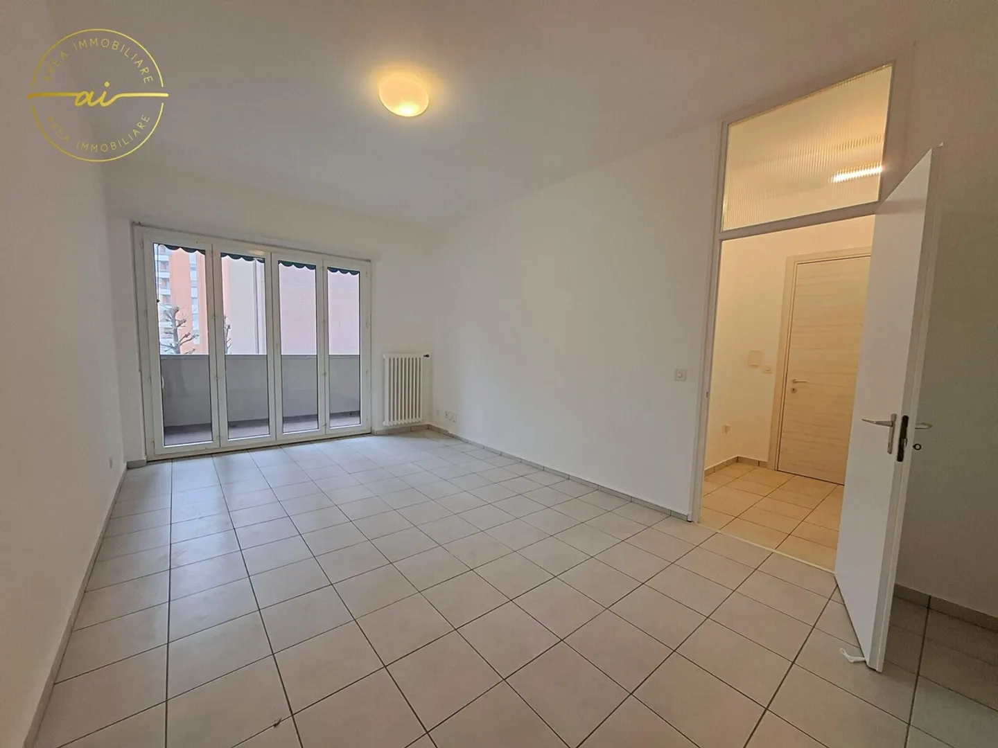 2.5-ROOM APARTMENT A FEW STEPS FROM THE CENTER - Photo 2 of 5