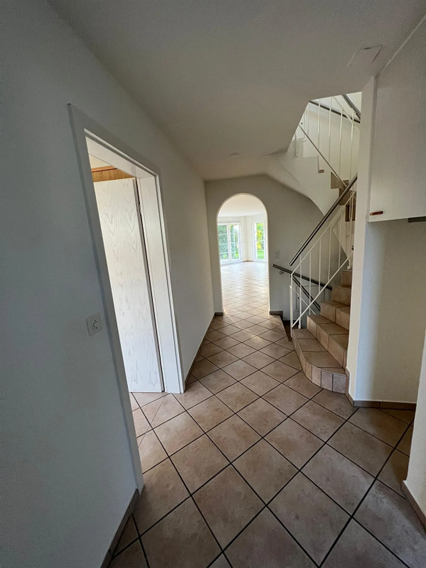 Freistehendes 5 1/2 Zimmer Einfamilienhaus - Foto 2 von 13