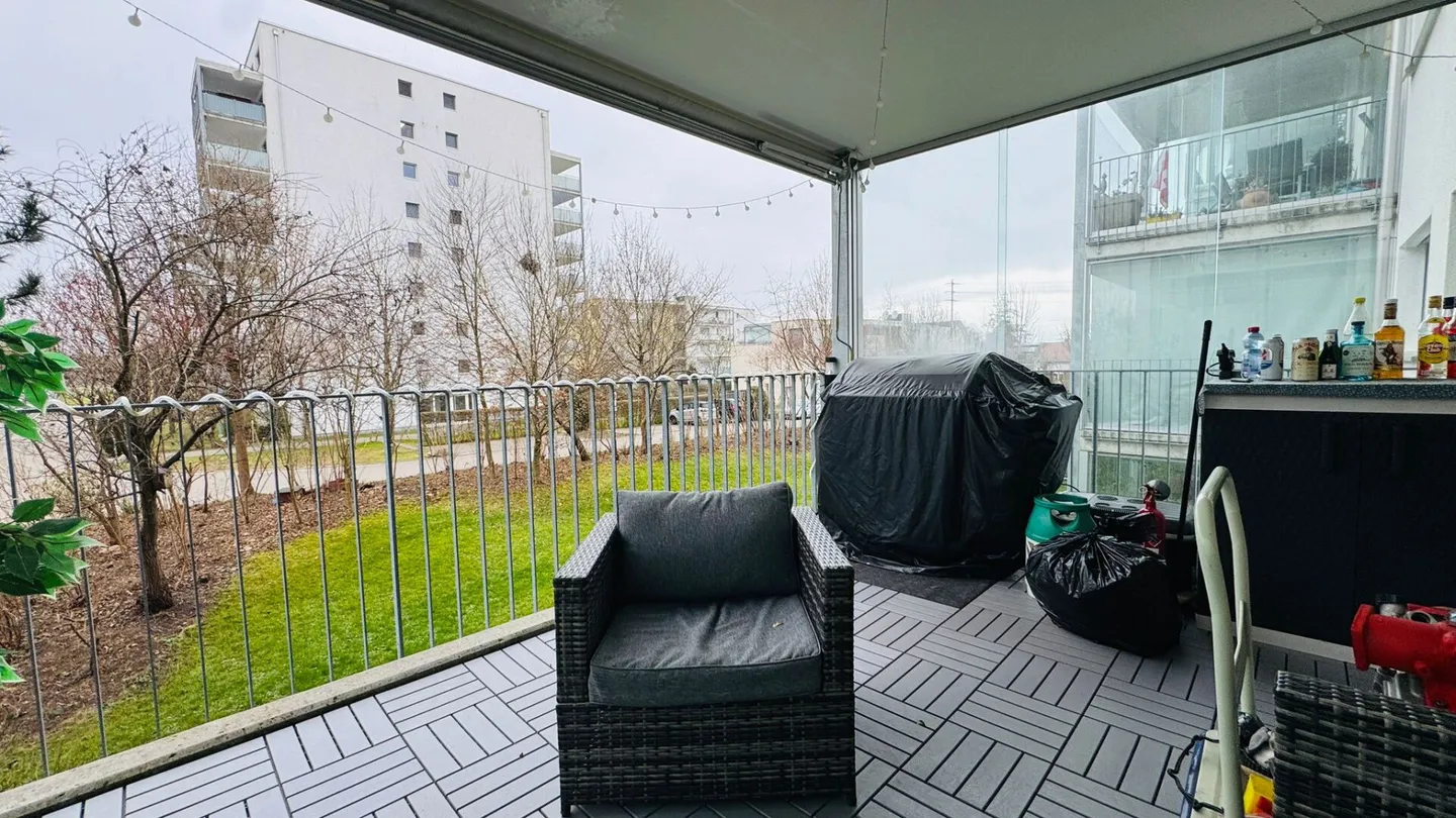 Appartamento moderno di 4,5 stanze con balcone e due posti auto in garage sotterraneo - Foto 14 di 17