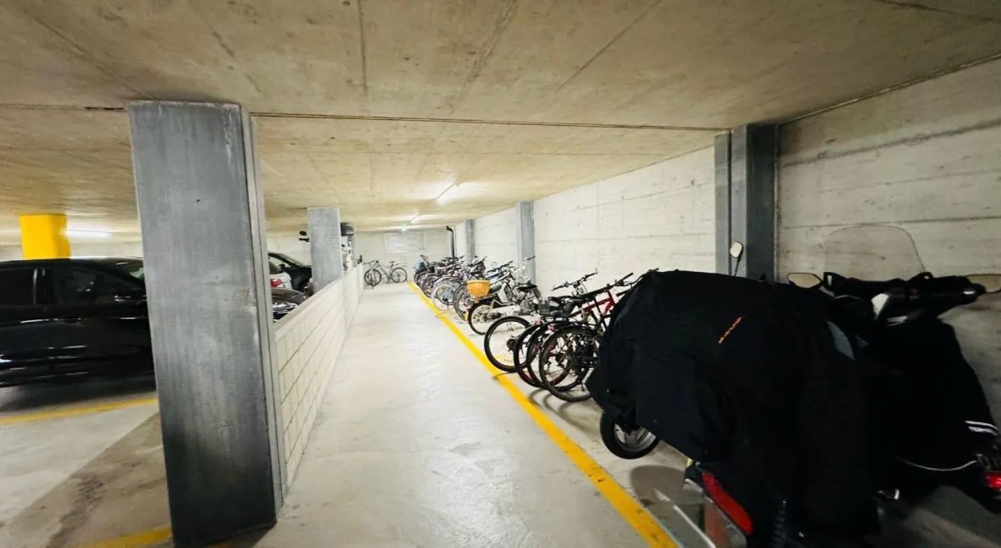 Appartamento moderno di 4,5 stanze con balcone e due posti auto in garage sotterraneo - Foto 17 di 17