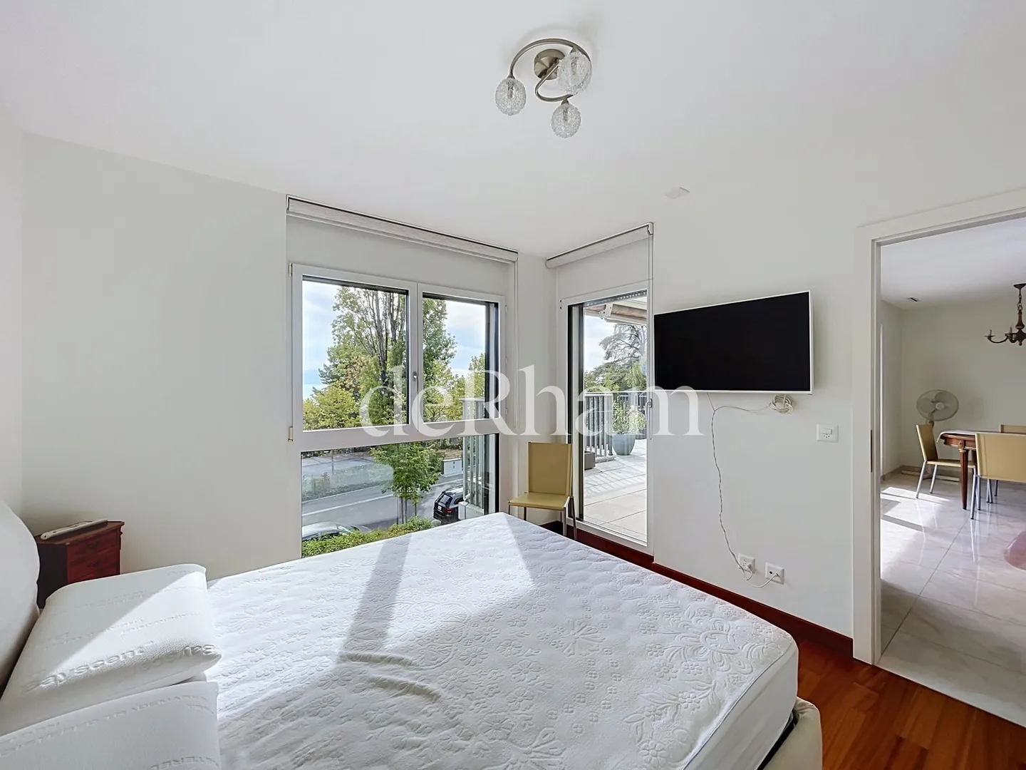 Appartement Contemporain avec Vue sur le Lac - Photo 4 sur 10