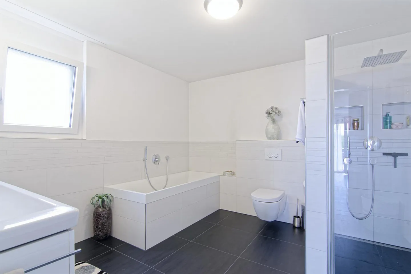 Freistehendes Familienhaus mit Pool - Foto 5 von 10