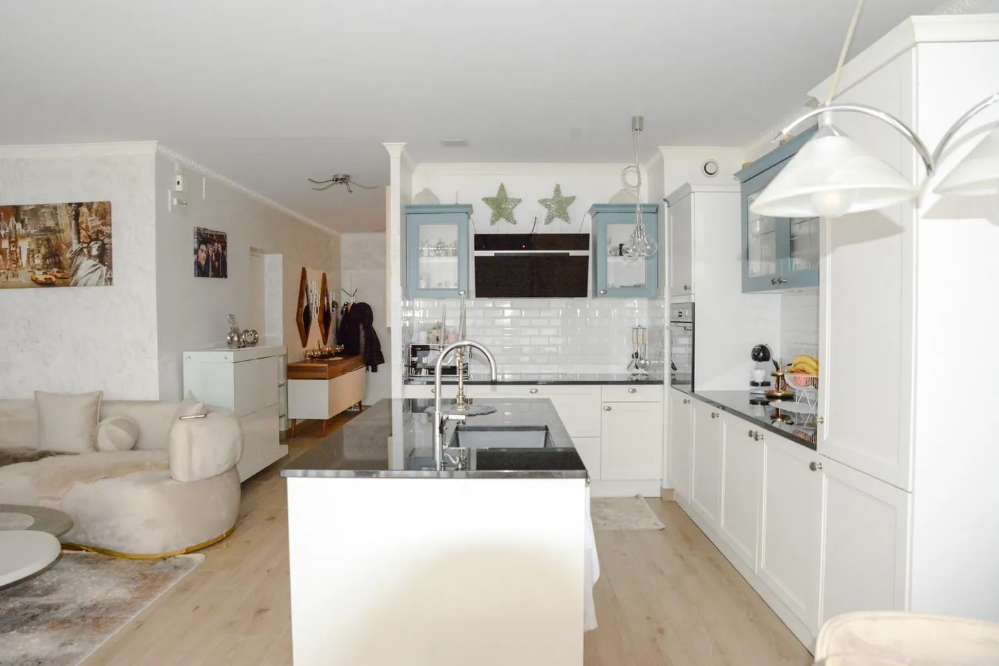 Appartement de 4 pièces entièrement rénové - Photo 2 sur 6