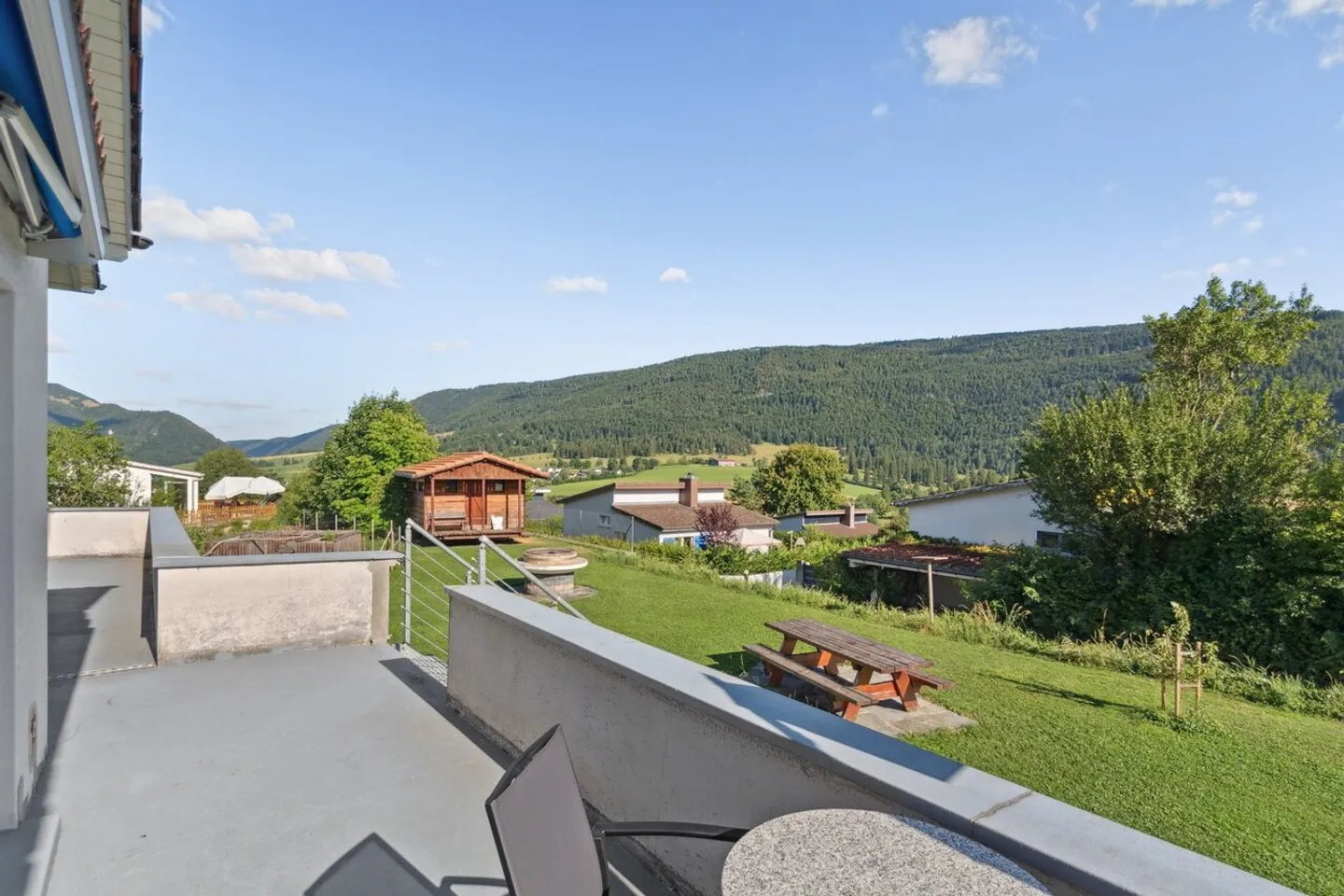 Maison magnifique avec deux appartements et une vue magnifique - Photo 1 sur 26