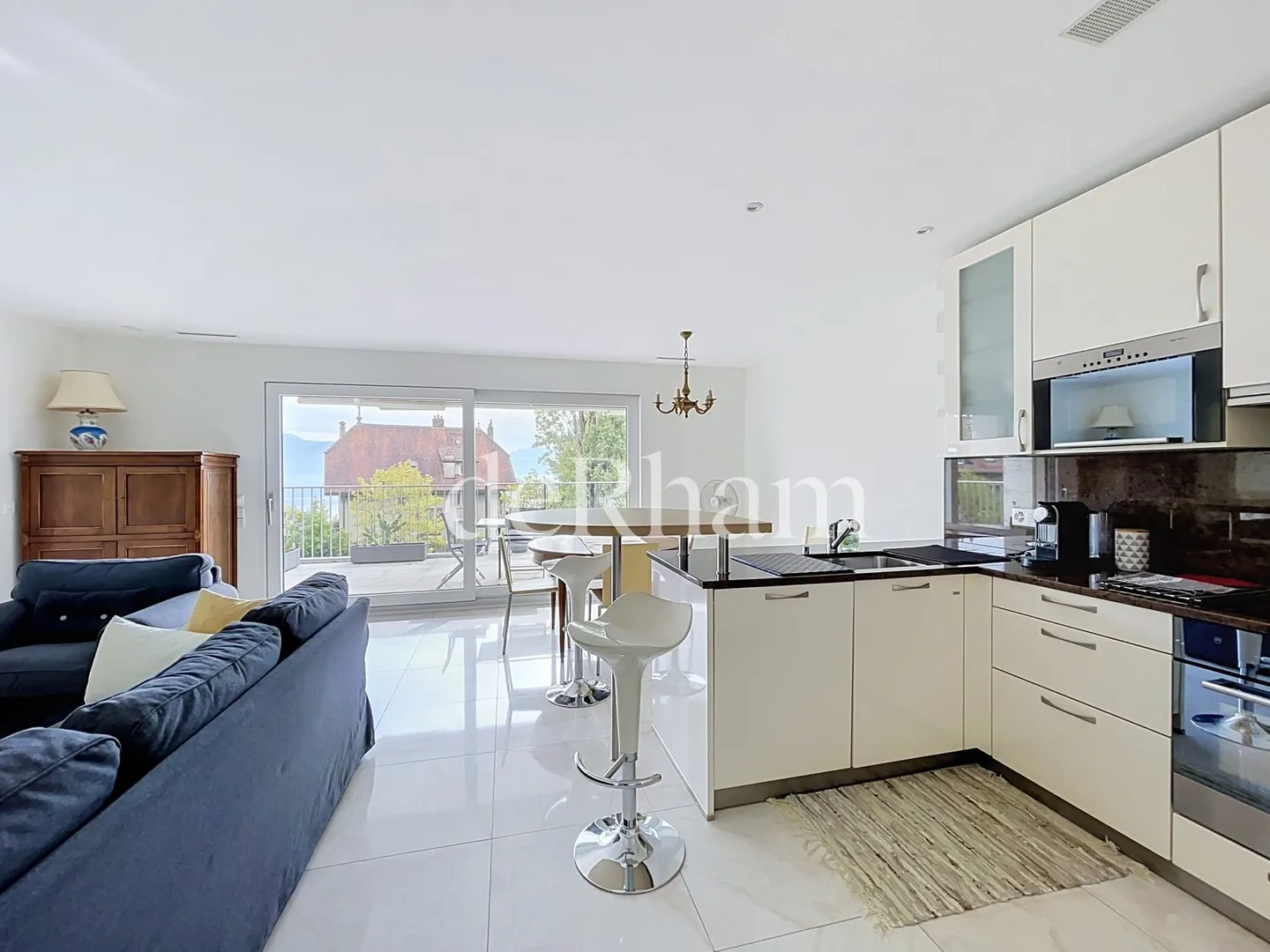 Appartement Contemporain avec Vue sur le Lac - Photo 8 sur 10