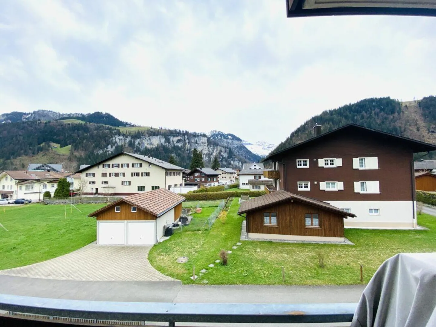 Geräumige Wohnung mit Bergsicht - Foto 1 von 7