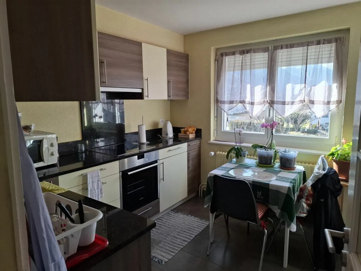 Spazioso appartamento 3.5 al 1° piano con posto auto e garage - Foto 2 di 9