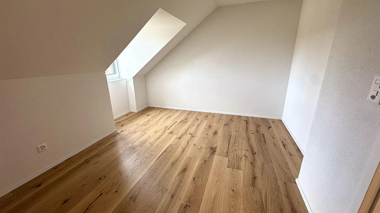 Appartamento attico esclusivo, recentemente ristrutturato di 6,5 stanze a Bottighofen ... - Foto 7 di 13