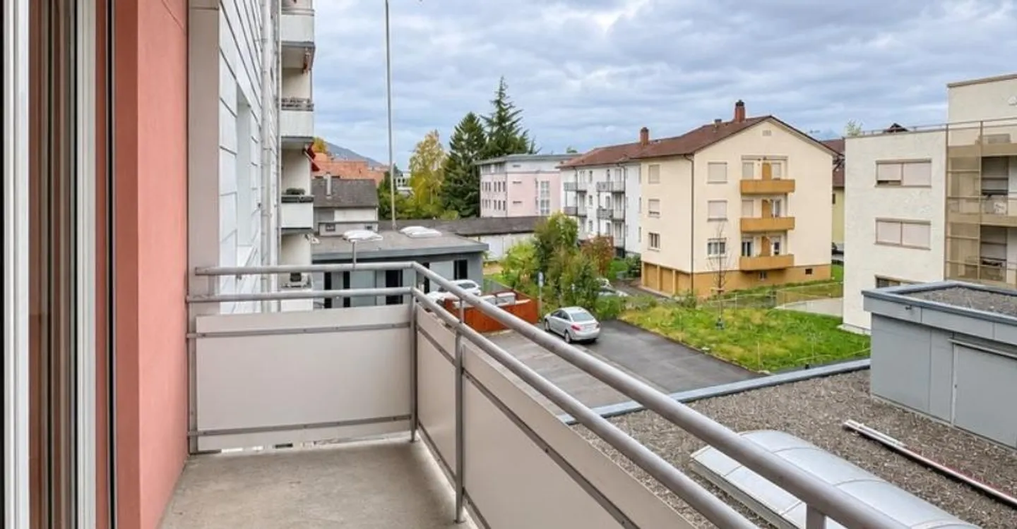 Central Living in Biel-Bienne: Bright 3.5 Room Apartment - Photo 6 of 6