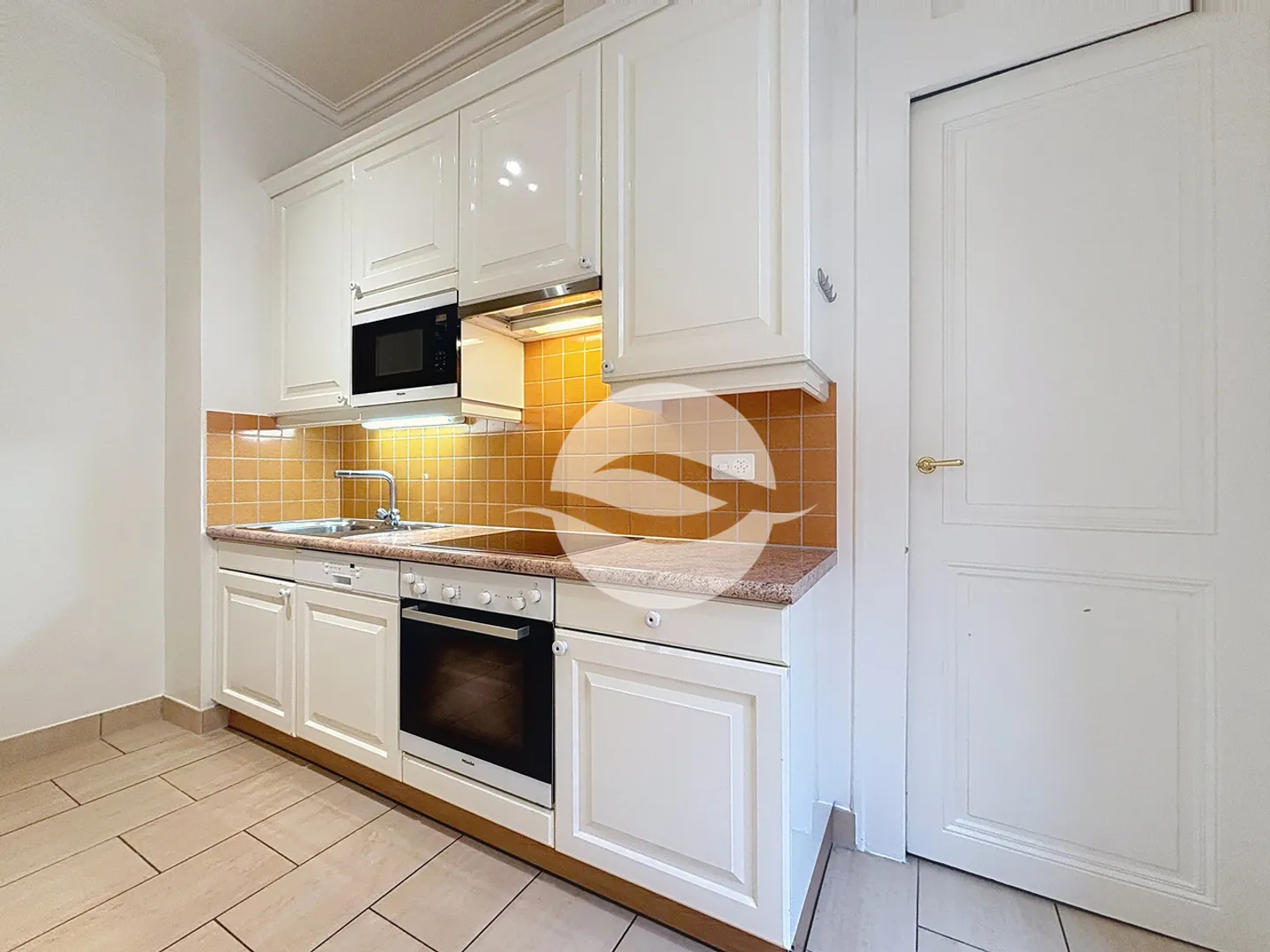 Charmant appartement 4 pièces - Photo 2 sur 8