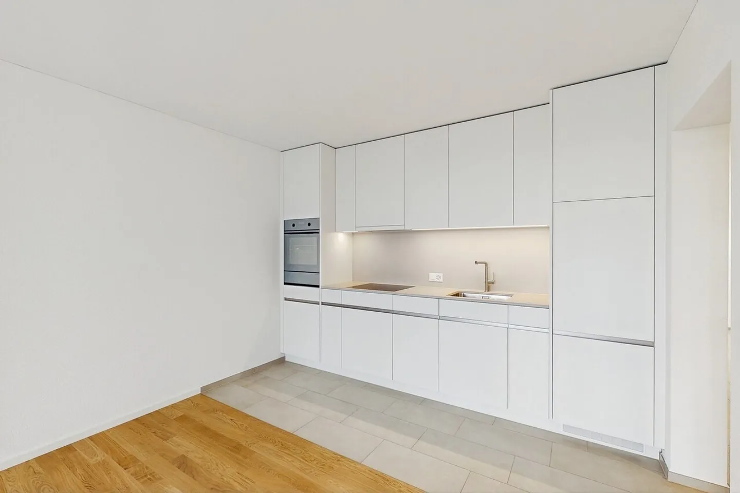 Modern 2.5-room apartment with rental garden and wooden terrace in Zurich-Schwamen - Photo 5 of 13