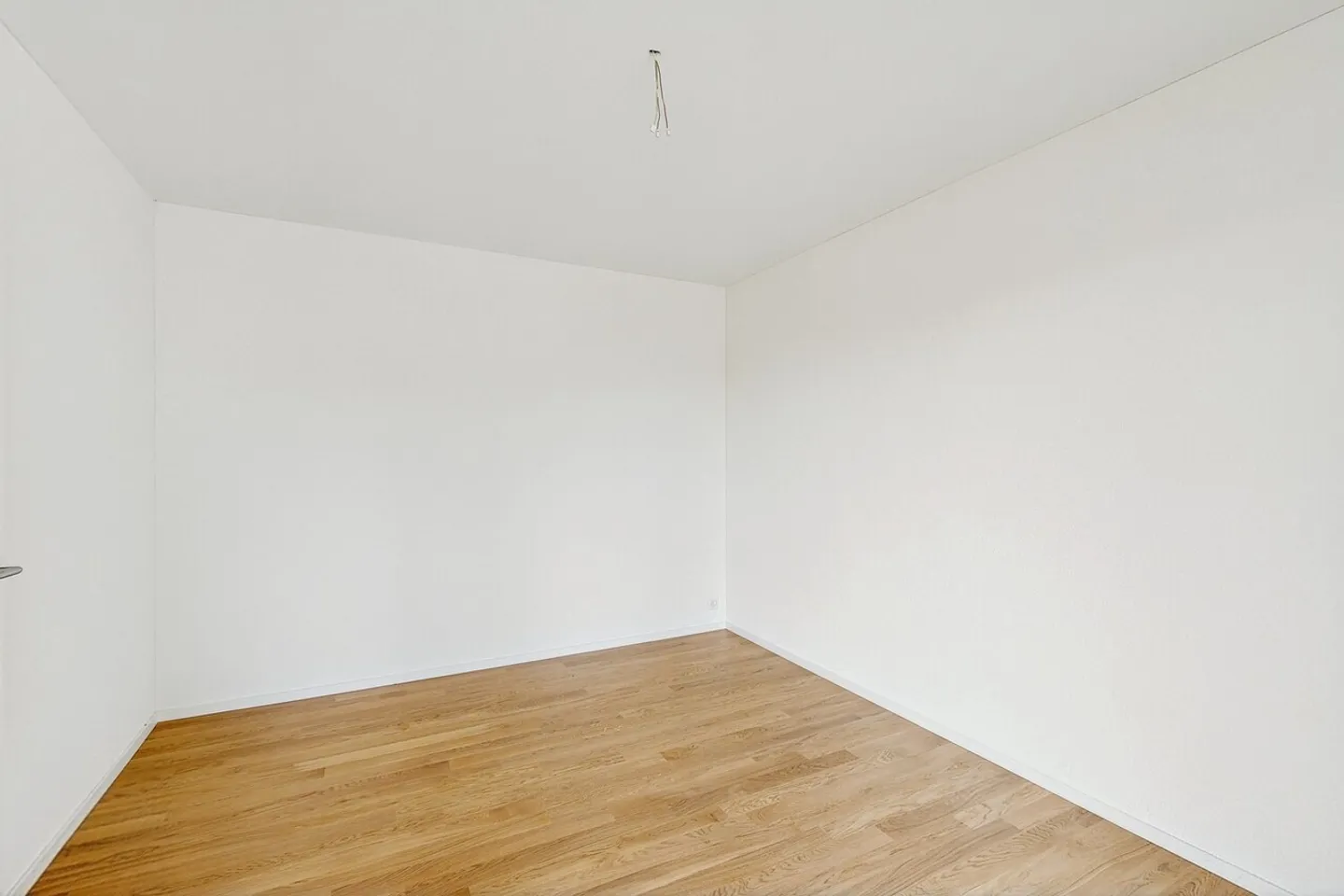 Modern 2.5-room apartment with rental garden and wooden terrace in Zurich-Schwamen - Photo 10 of 13