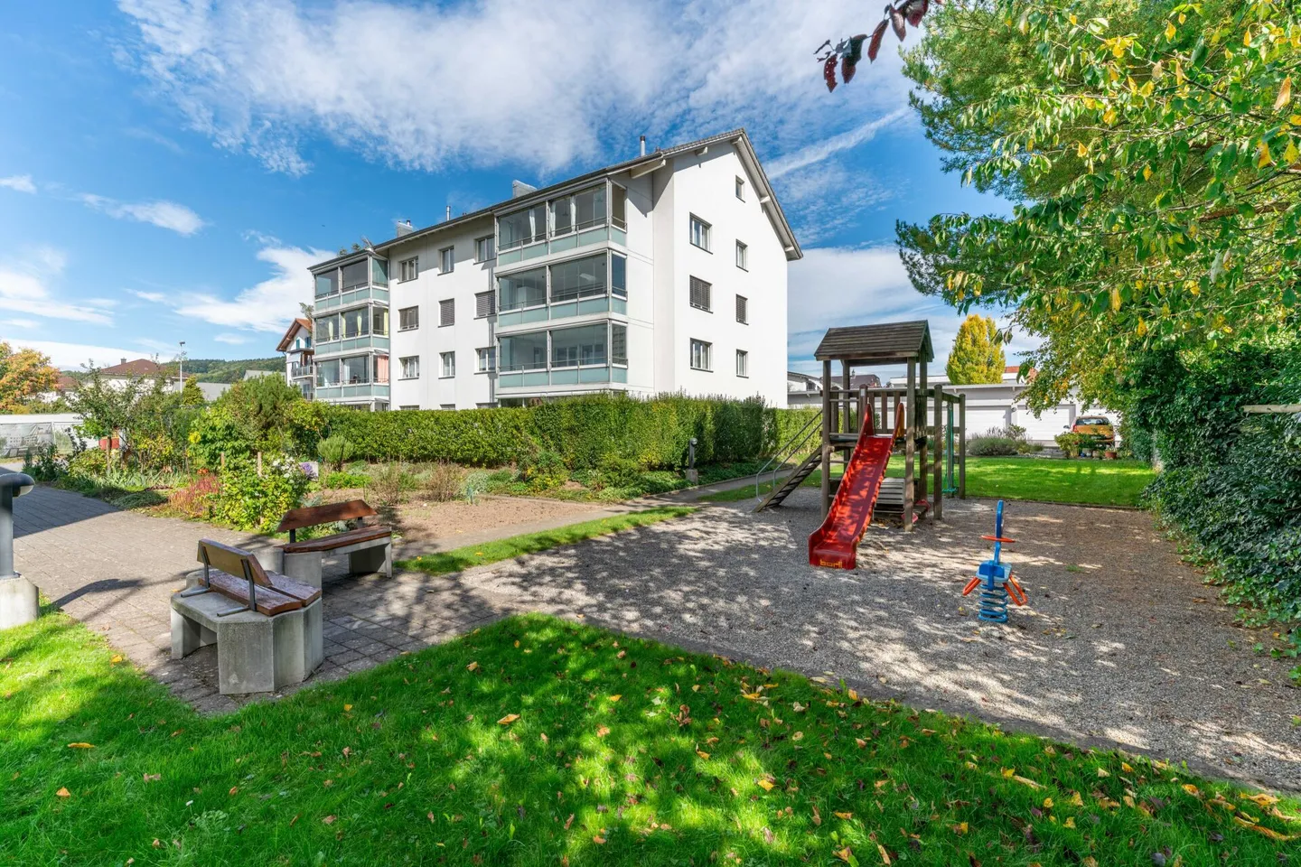 Condominio ben tenuto di 5,5 stanze con balcone vetrato - Foto 1 di 16