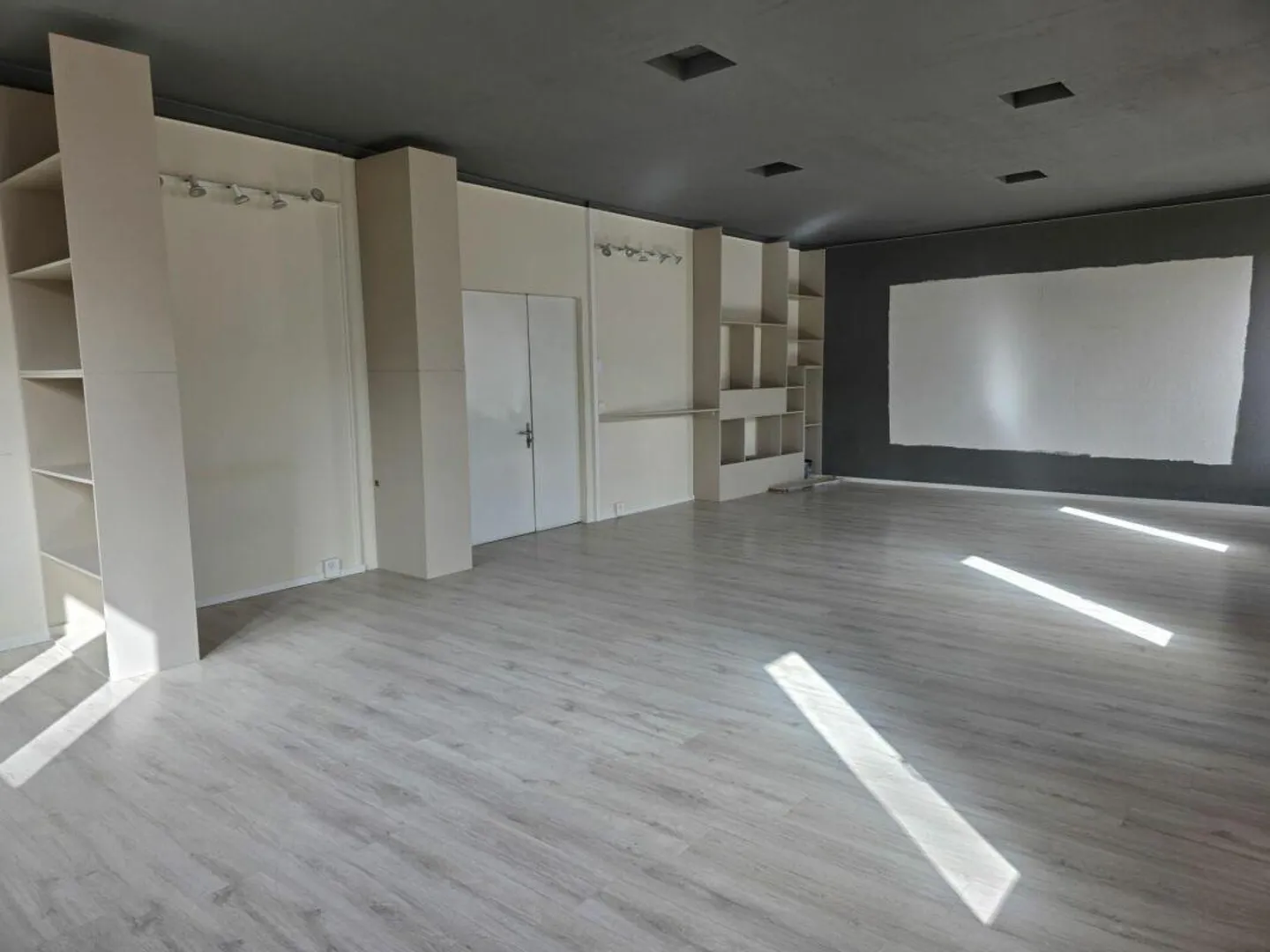 Bureaux à louer 62m2. Disponible immédiatement - Photo 3 sur 5