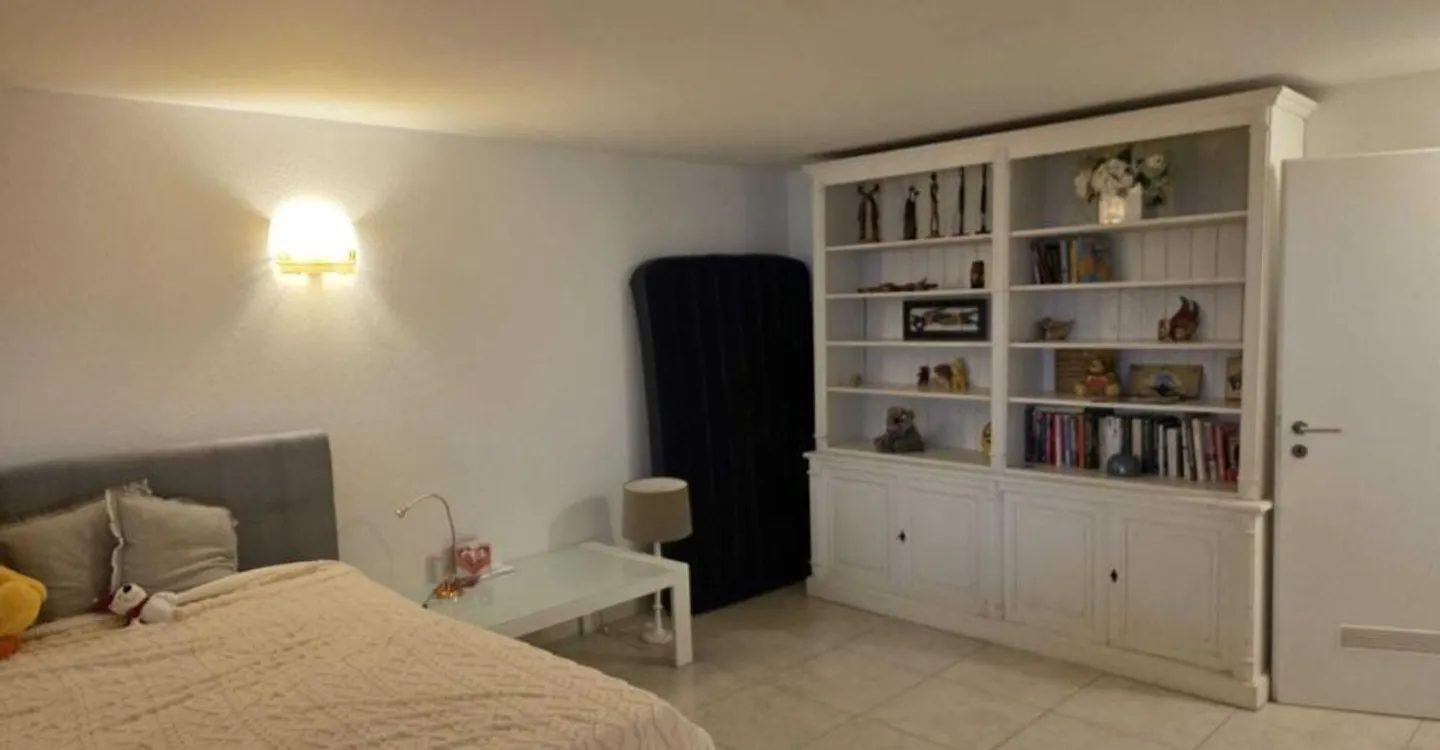 LUTRY - SCHÖNE 4.5-ZIMMER-WOHNUNG MIT SEEBLICK - Foto 5 von 10