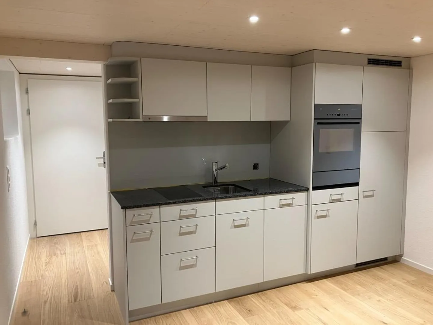 Cozy 1-room studio in the center of Rotkreuz - small but fine - Photo 3 of 4