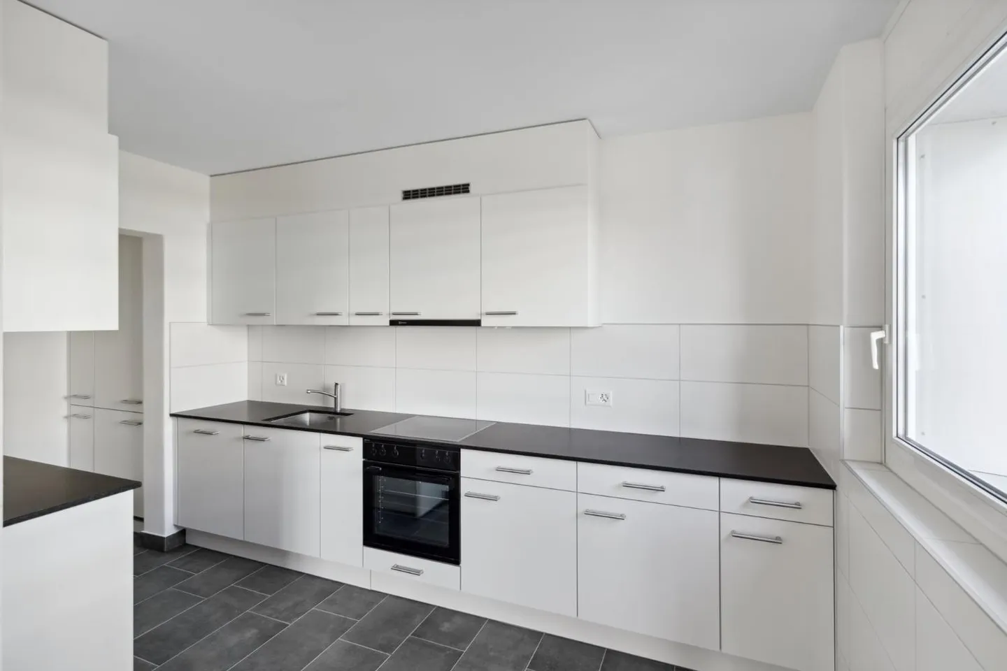 Modernes Apartment mit Balkon - Foto 3 von 6