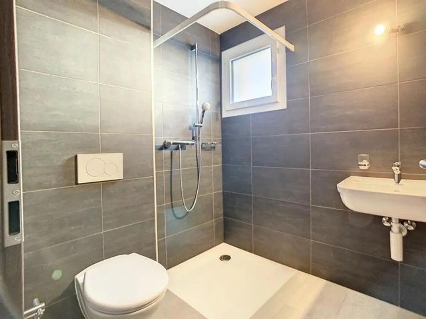 1,5-Zimmer-Wohnung im 2. Stock - Foto 3 von 4