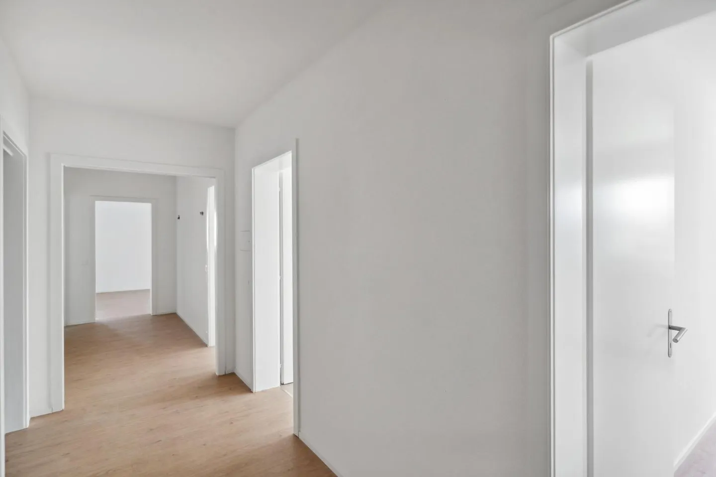 Modernes Apartment mit Balkon - Foto 6 von 6