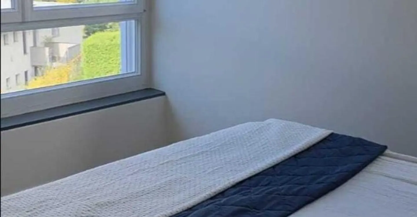 LUTRY - SCHÖNE 4.5-ZIMMER-WOHNUNG MIT SEEBLICK - Foto 8 von 10