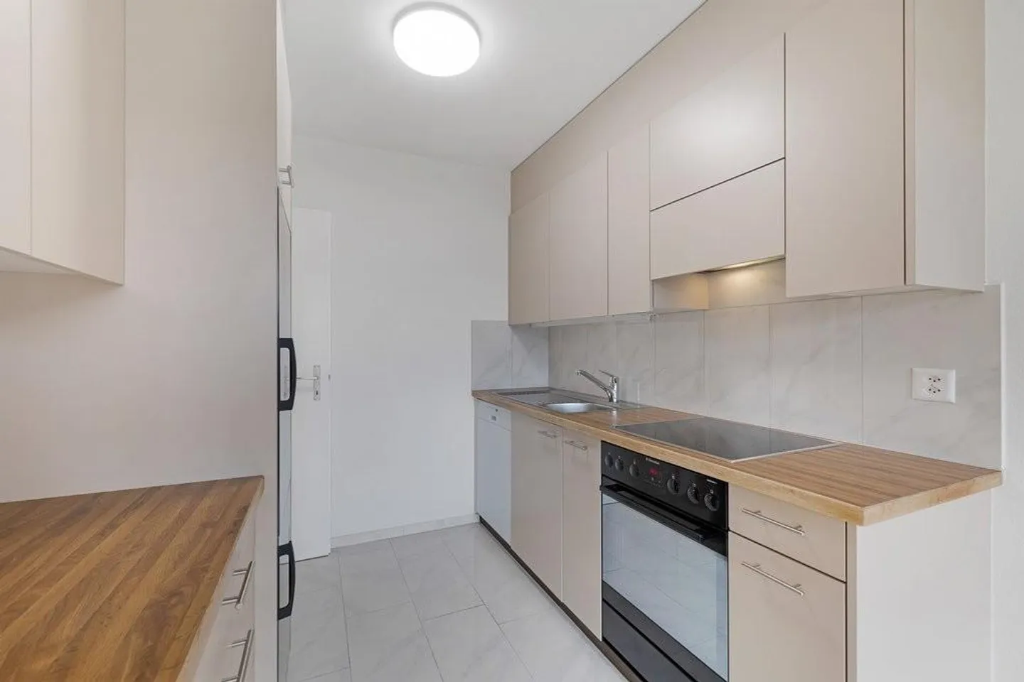 Spacious apartment in a quiet location in Liestal - Photo 2 of 8